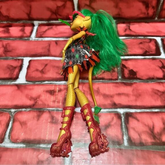Monster High FREAK DU CHIC Jinafire doll - Picture 6 of 14